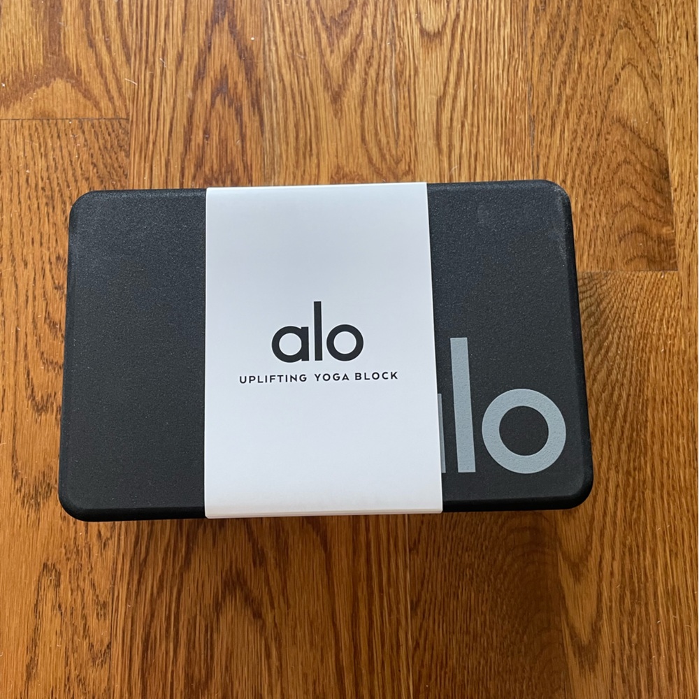 NEW WITH TAGS Alo Yoga Uplifting Yoga Block in Black/Silver